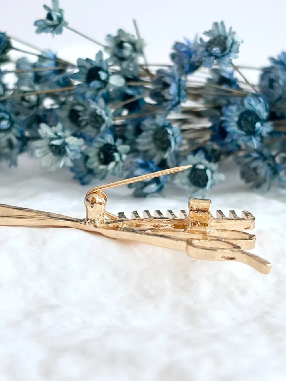 Scissor & Comb Hairdresser | Hair Stylist Gold Toned Rhinestone Brooch Pin